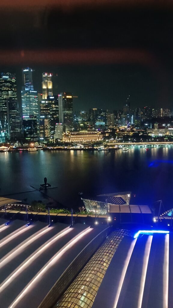 東南アジア　夜景　ビル

